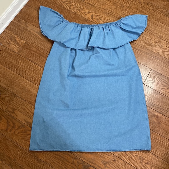 Off the Shoulder Jean Dress - Picture 2 of 3